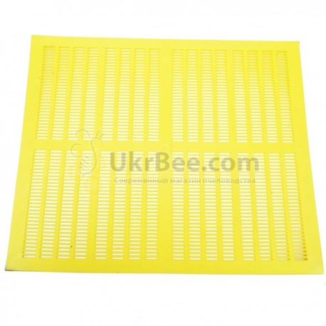The lattice for the collection of propolis (42.5 cm by 49 cm), 